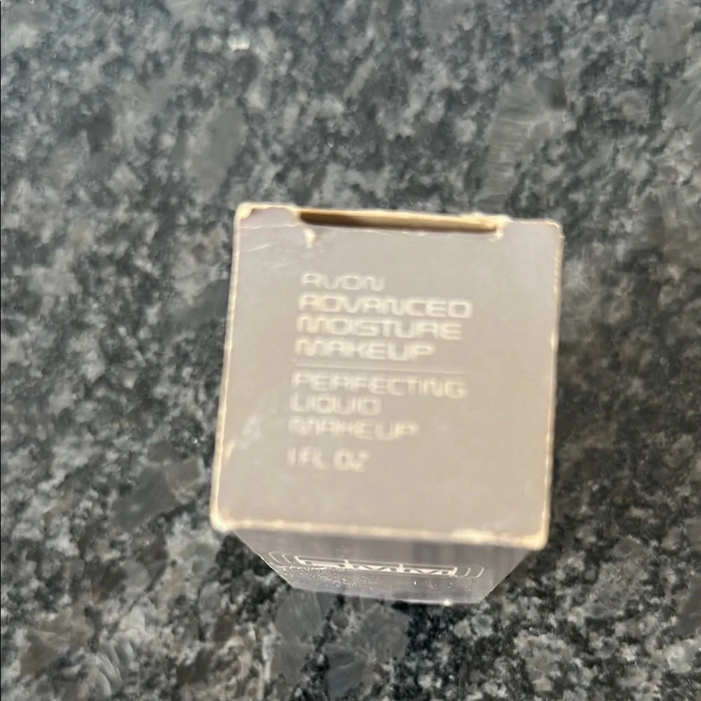 Avon Perfecting Liquid Makeup - almond beige